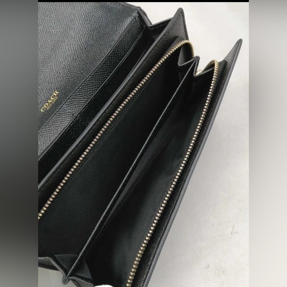 COACH Peyton Signature Slim Envelope Model
F54022 EUC - Picture 3 of 9